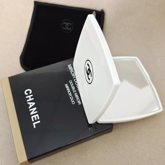 CHANEL Compact Mirror (White) - Picture 4 of 4